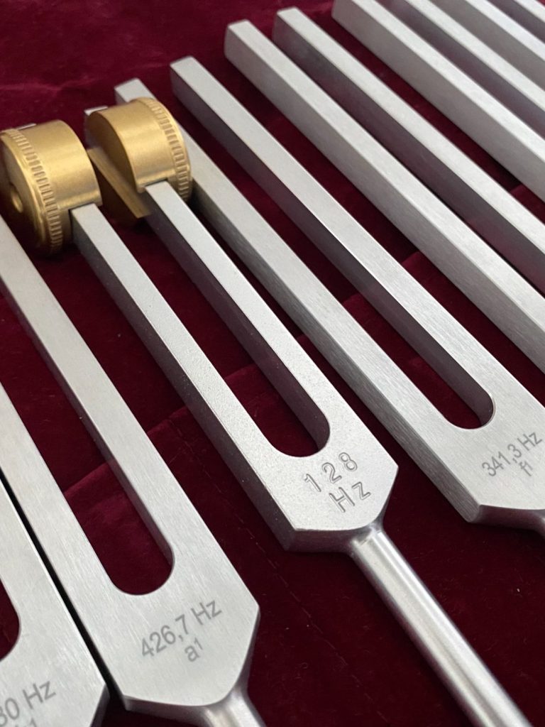 Tamburin: Förderung individueller Entfaltung und Improvisation in der Musiktherapie Tamburin, ein Instrument zur Förderung der individuellen Entfaltung und Improvisation in der Musiktherapie